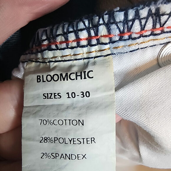 BloomChic Skinny Very Stretchy Dark Wash Single Breasted Denim Shorts, NWT 14/16 - Picture 7 of 7